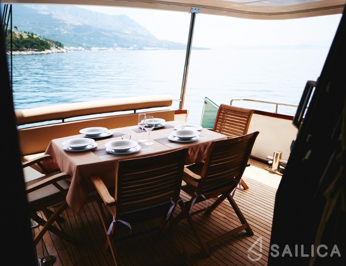 Motoryacht - Yacht Charter Sailica