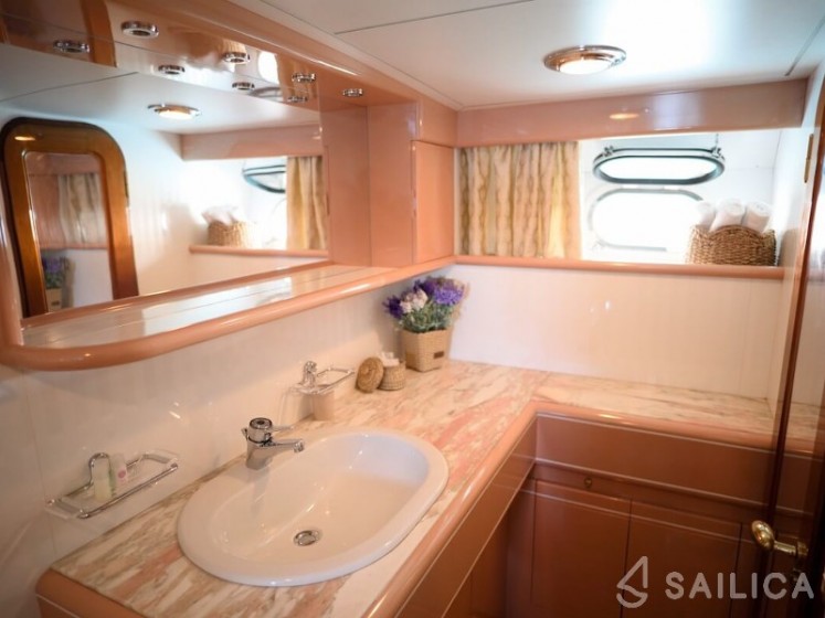 Motoryacht - Yacht Charter Sailica
