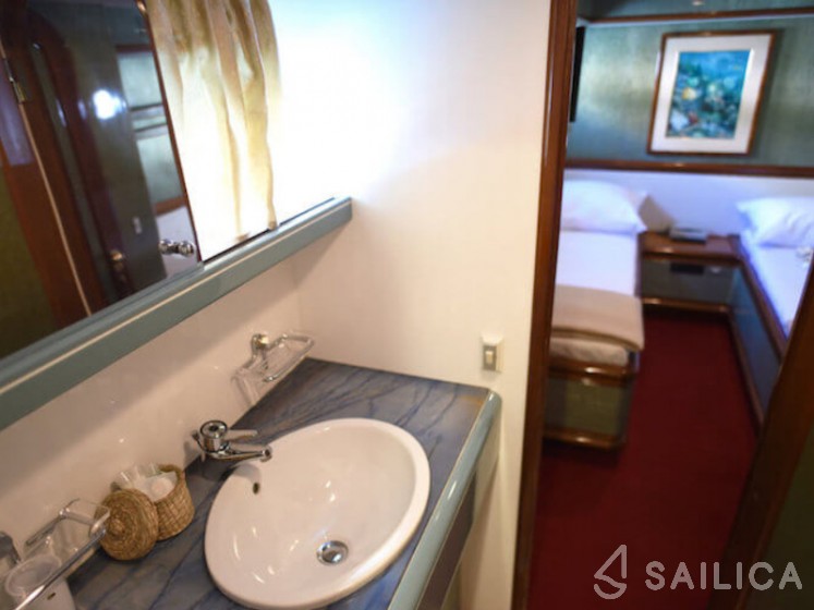 Motoryacht - Yacht Charter Sailica