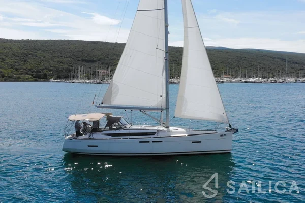 Sun Odyssey 419 - Yacht Charter Sailica