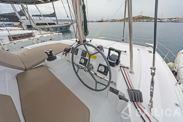 Bali 4.1 - Yacht Charter Sailica