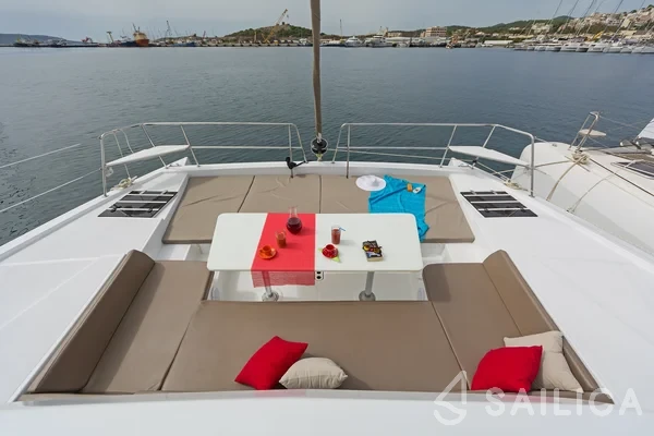 Bali 4.1 - Yacht Charter Sailica