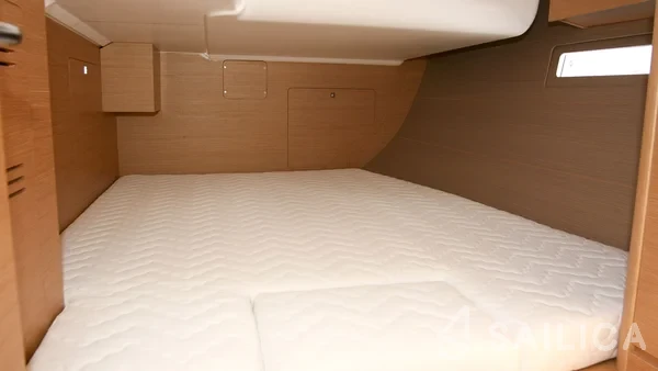 Dufour 412 GL - Yacht Charter Sailica