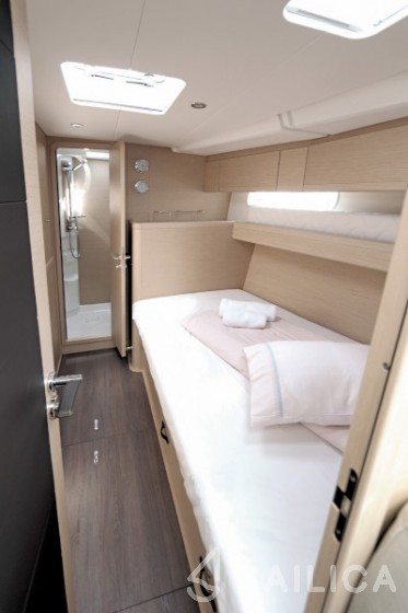 Jeanneau 58 - Yacht Charter Sailica