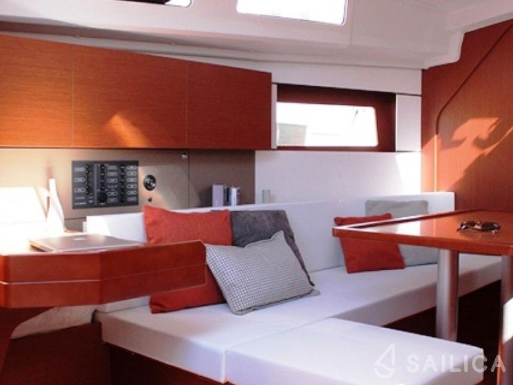 Moorings 352 - Yacht Charter Sailica