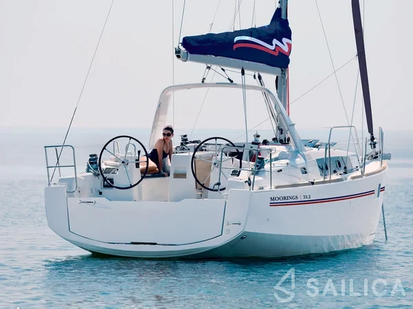 Moorings 352 - Yacht Charter Sailica