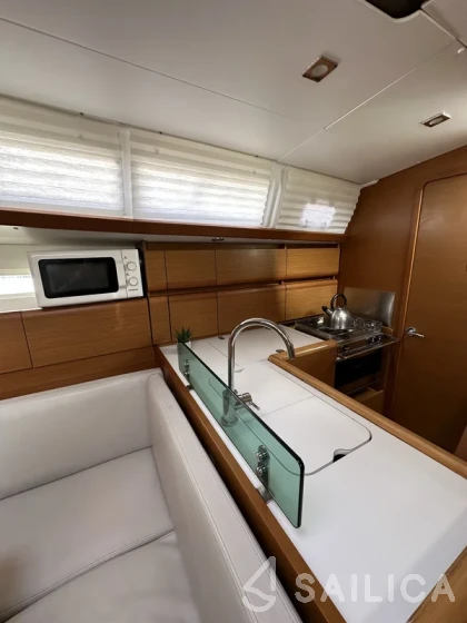 Sun Odyssey 389 - Yacht Charter Sailica