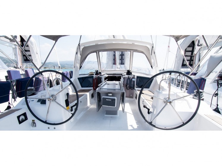 Oceanis 41.1 - Yacht Charter Sailica