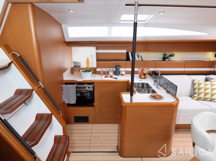 Jeanneau 53 - Yacht Charter Sailica