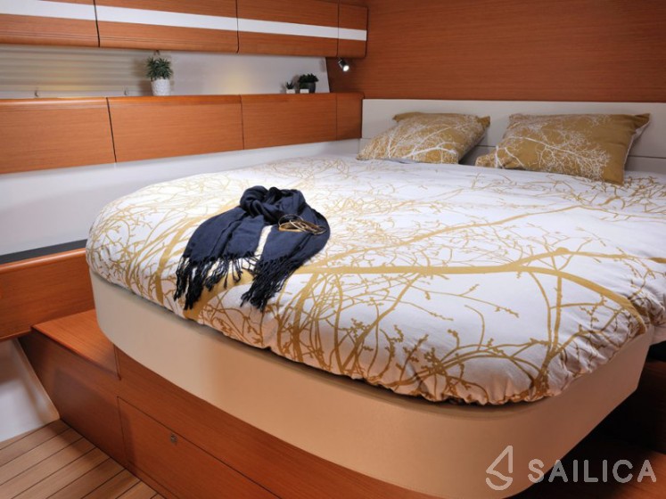 Jeanneau 53 - Yacht Charter Sailica