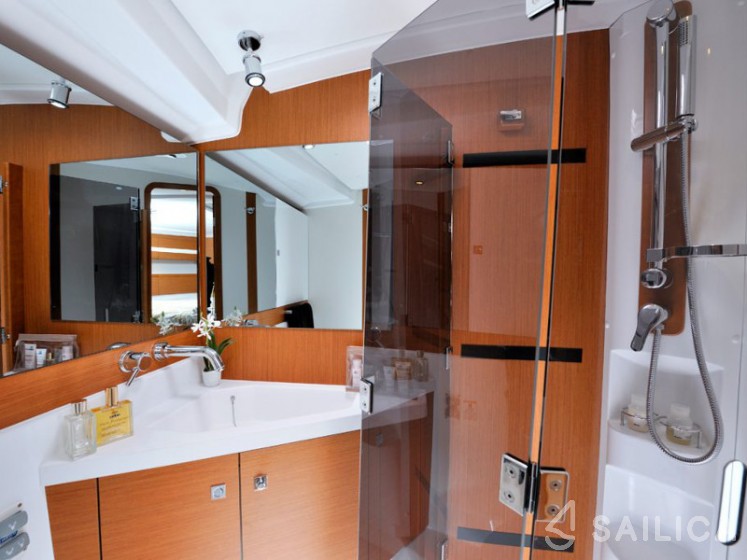 Jeanneau 53 - Yacht Charter Sailica