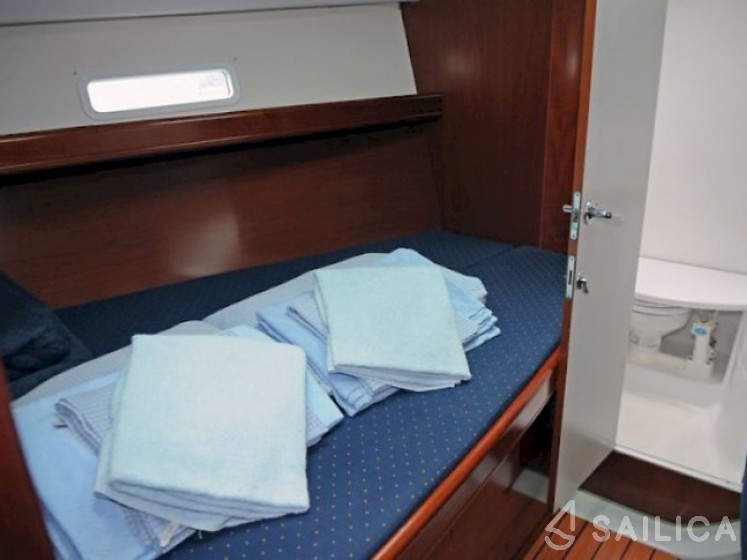 Oceanis 393 Clipper - Yacht Charter Sailica