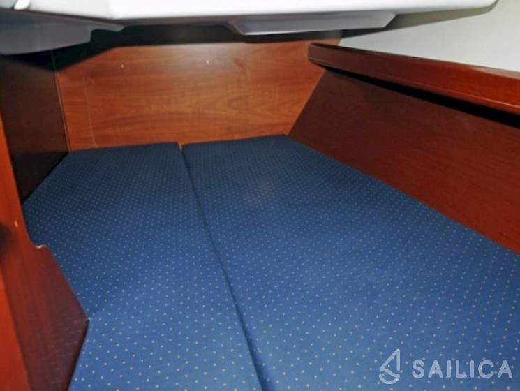 Oceanis 393 Clipper - Yacht Charter Sailica