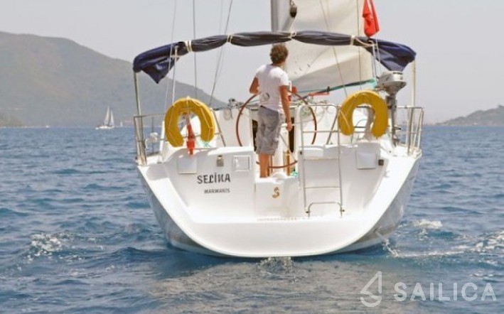 Oceanis 393 Clipper - Yacht Charter Sailica