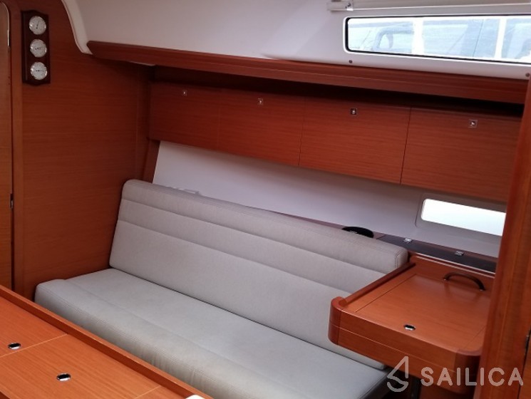 Dufour 350 GL - Yacht Charter Sailica