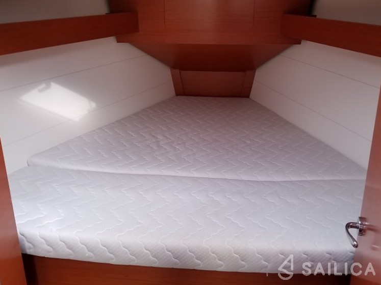 Dufour 350 GL - Yacht Charter Sailica