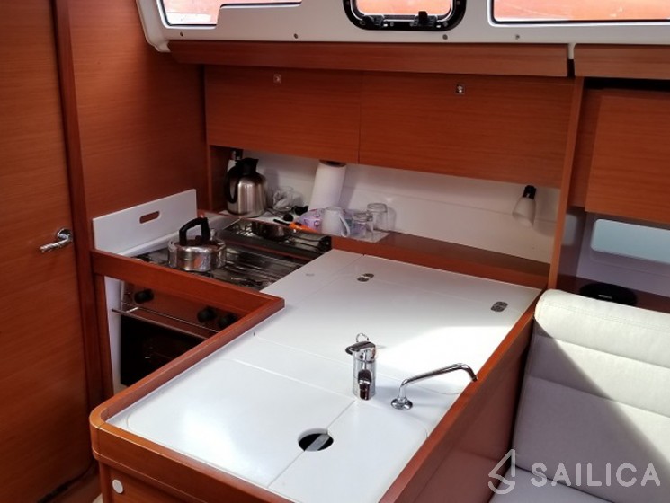 Dufour 350 GL - Yacht Charter Sailica
