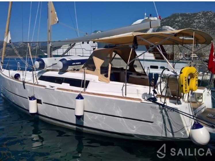 Dufour 350 GL - Yacht Charter Sailica