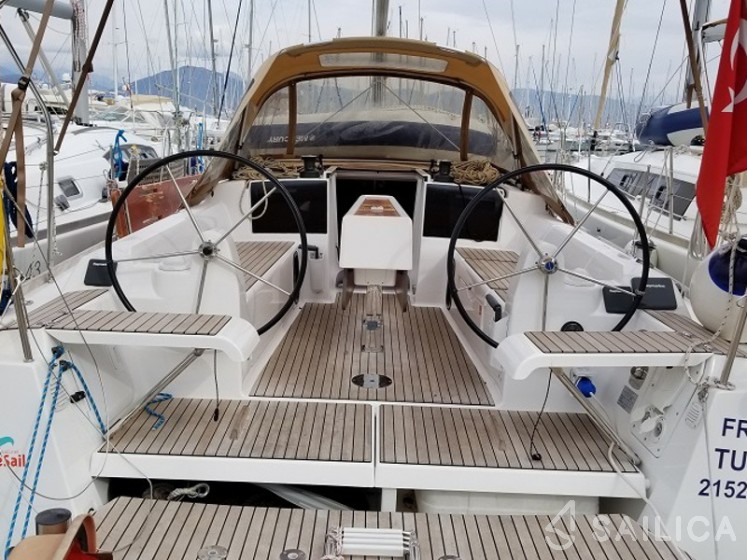 Dufour 350 GL - Yacht Charter Sailica