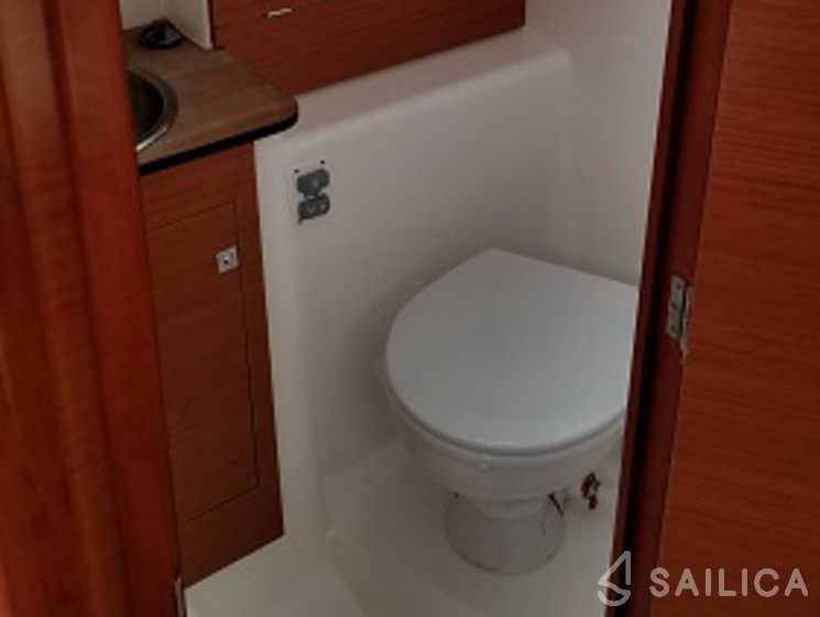 Dufour 350 GL - Yacht Charter Sailica