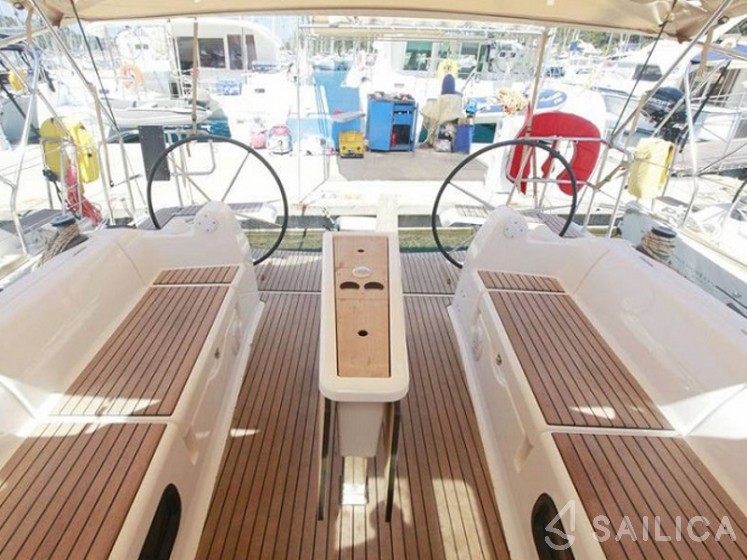 Dufour 382 GL - Yacht Charter Sailica