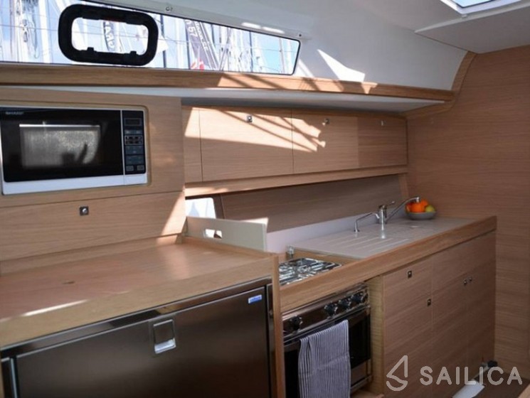 Dufour 382 GL - Yacht Charter Sailica
