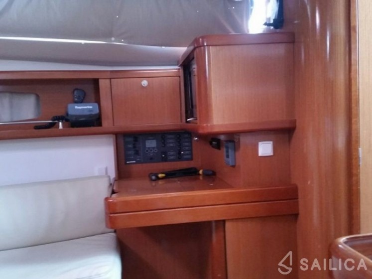 Oceanis 37 - Yacht Charter Sailica
