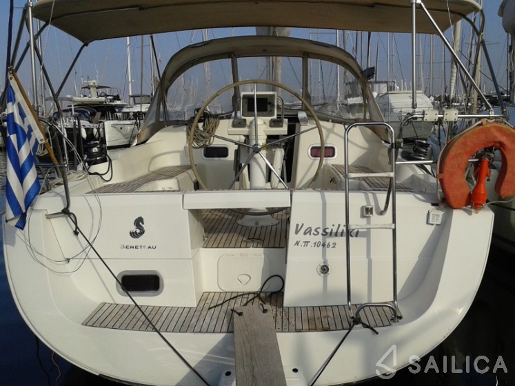 Oceanis 37 - Yacht Charter Sailica