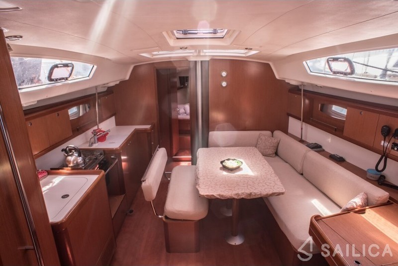 Oceanis 43 - Yacht Charter Sailica