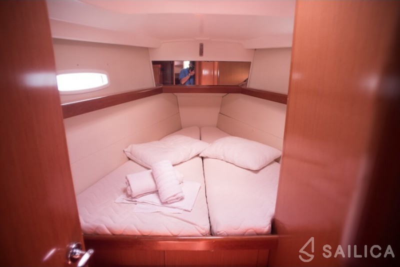 Oceanis 43 - Yacht Charter Sailica