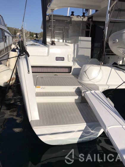 Lagoon 42 - Yacht Charter Sailica