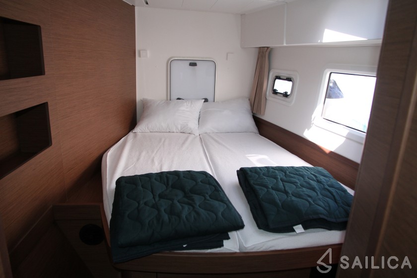 Lagoon 42 - Yacht Charter Sailica