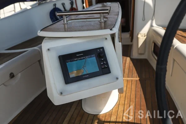 Oceanis 43 - Yacht Charter Sailica