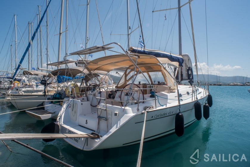 Cyclades 43.4 - Yacht Charter Sailica