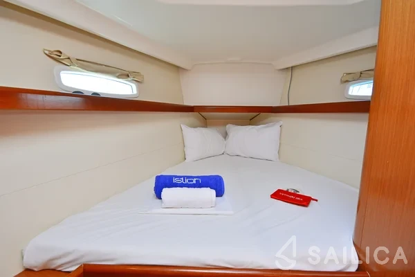 Oceanis 43 - Yacht Charter Sailica