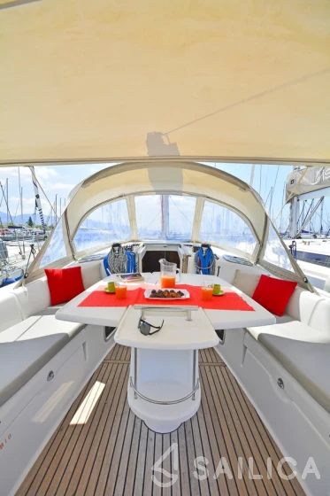 Oceanis 43 - Yacht Charter Sailica