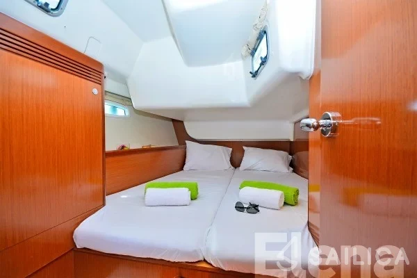 Oceanis 43 - Yacht Charter Sailica