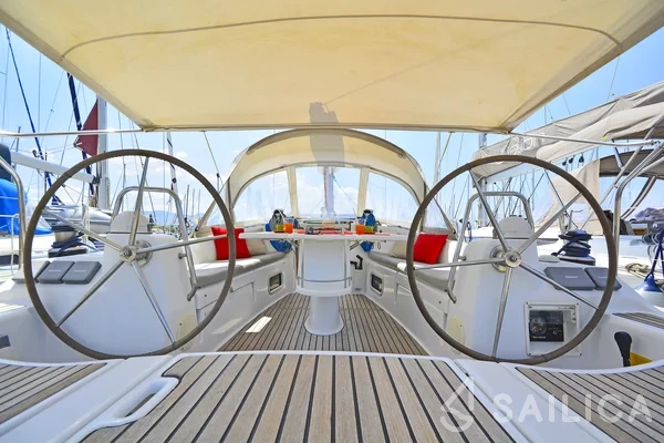 Oceanis 43 - Yacht Charter Sailica