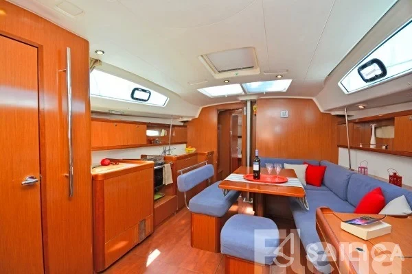Oceanis 43 - Yacht Charter Sailica