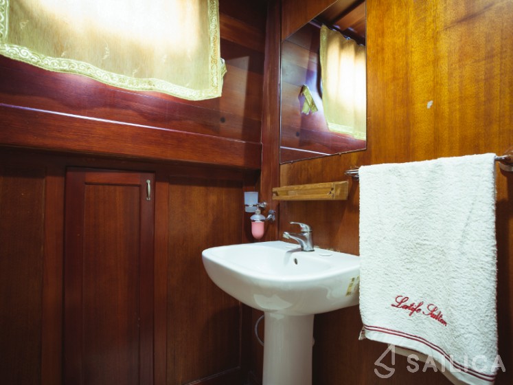 Gulet - Yacht Charter Sailica