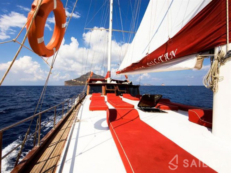 Gulet - Yacht Charter Sailica