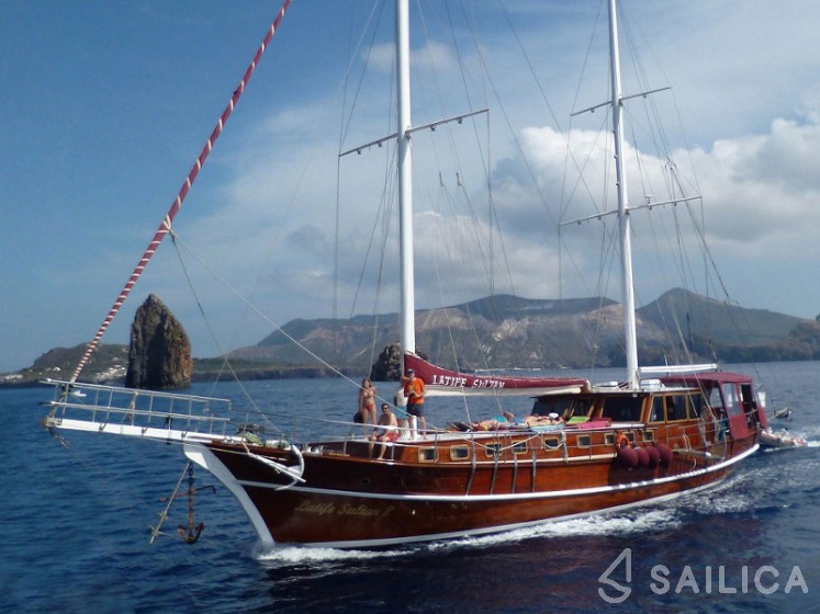 Gulet - Yacht Charter Sailica