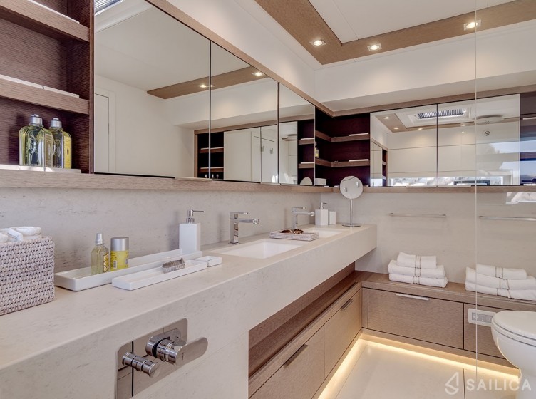 Lagoon Seventy 7 - Yacht Charter Sailica