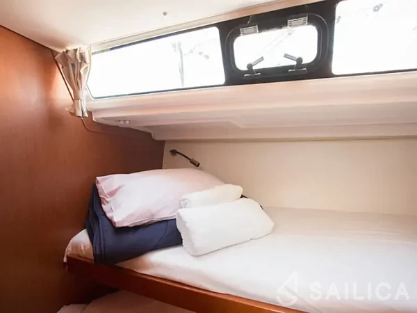 Oceanis 48 - Yacht Charter Sailica