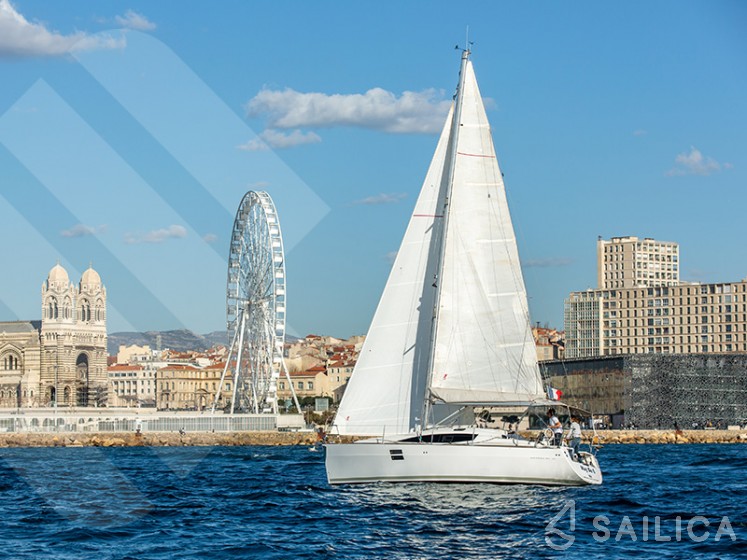 Elan 35 Impression - Yacht Charter Sailica