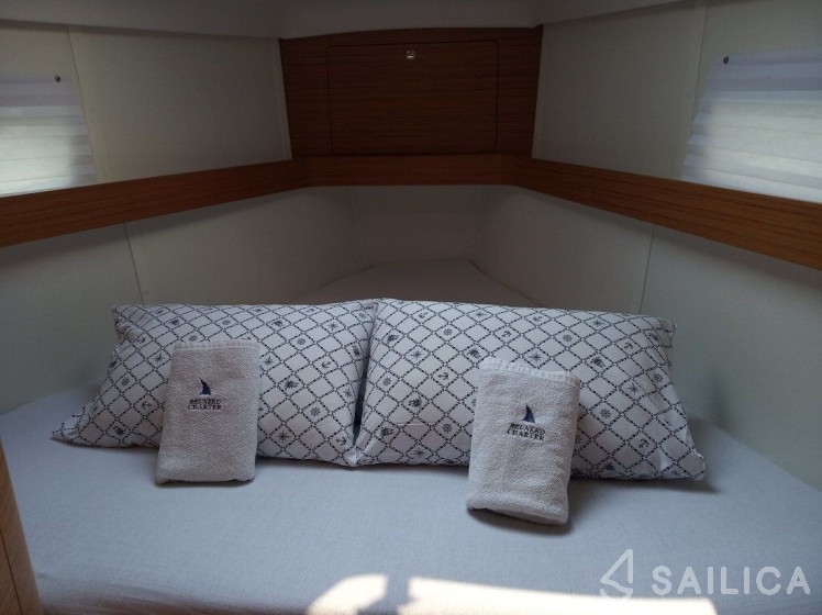 Elan 45 Impression - Yacht Charter Sailica