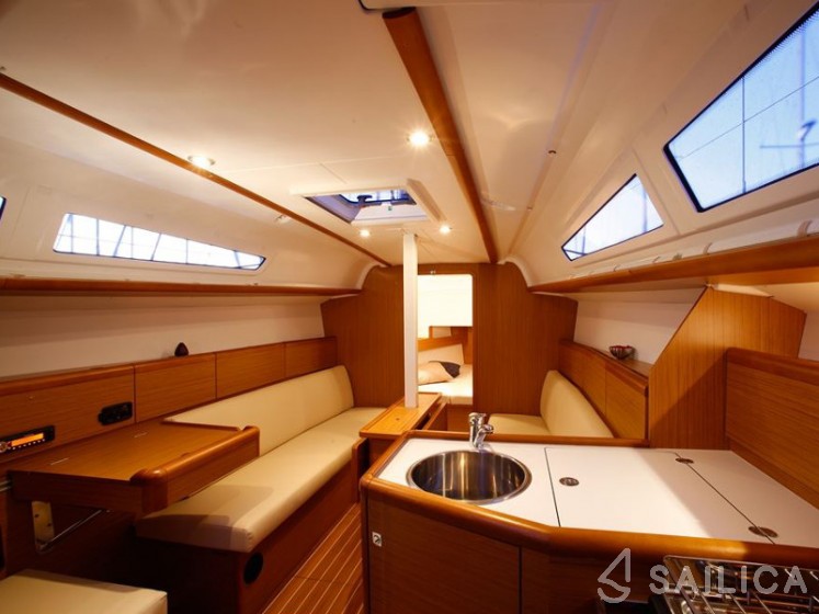 Sun Odyssey 33i - Yacht Charter Sailica