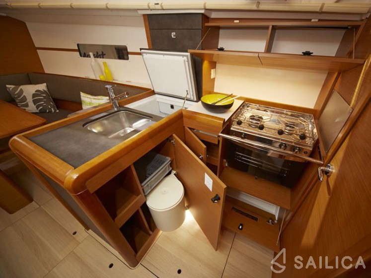 Sun Odyssey 349 - Yacht Charter Sailica
