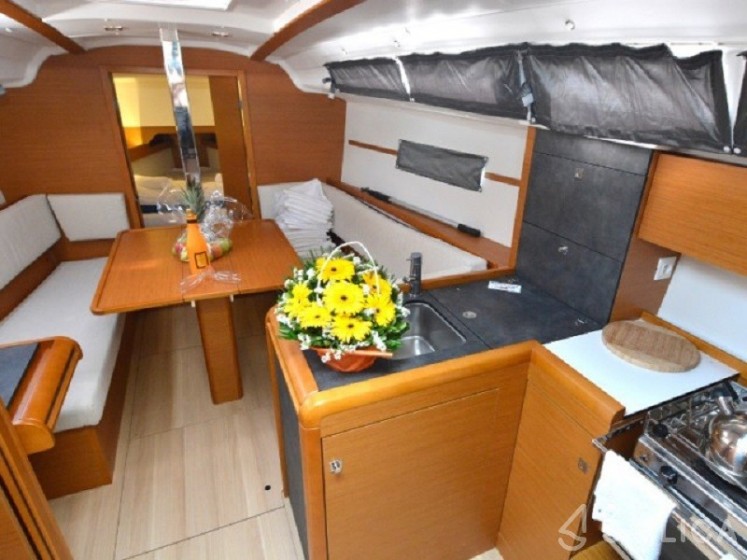 Sun Odyssey 349 - Yacht Charter Sailica