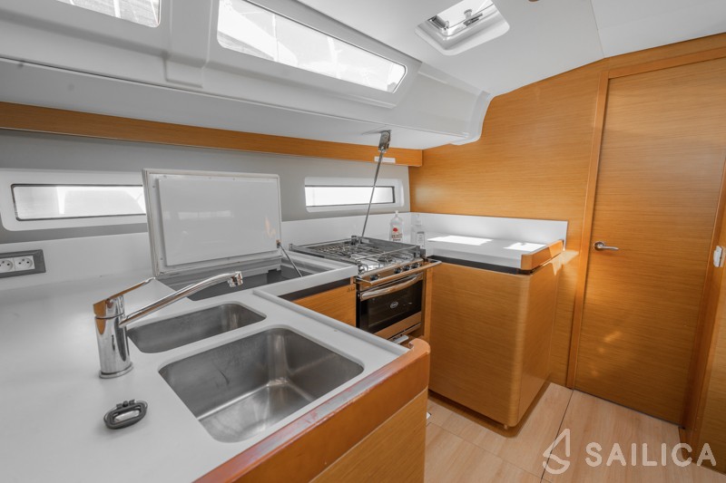 Sun Odyssey 490 - Yacht Charter Sailica